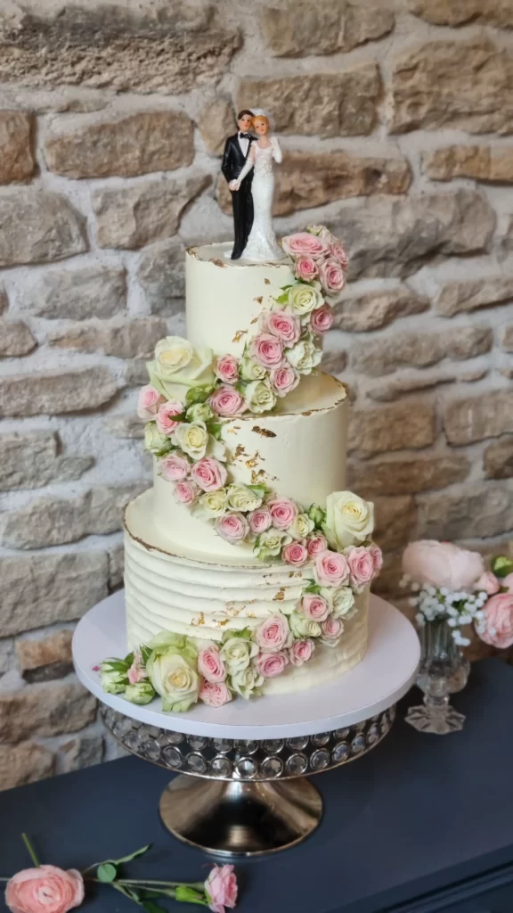 wedding cake blanc et rose