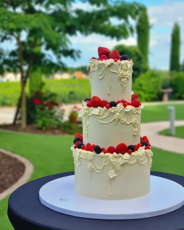 Wedding cake fruits rouges à Dijon : un lambeth cake revisité